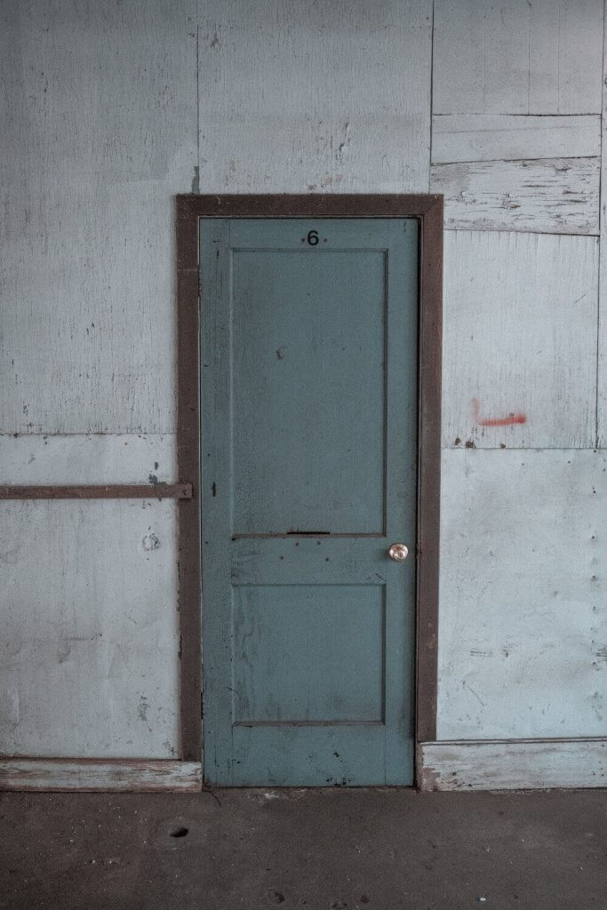 Стара входна врата